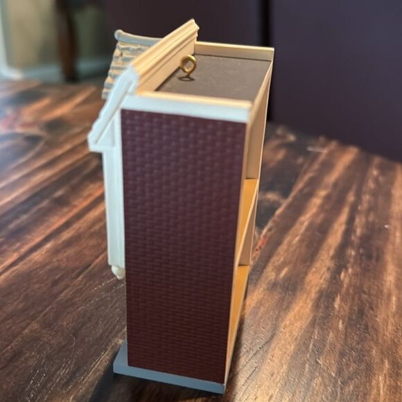 1998 Hallmark Grocery Store Nostalgic Houses & Shops Ornament #15 in Series - Picture 4 of 9